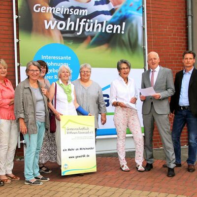 Gruppenfoto anlässlich des Kooperationsvertrages mit dem Verein und dem Investor