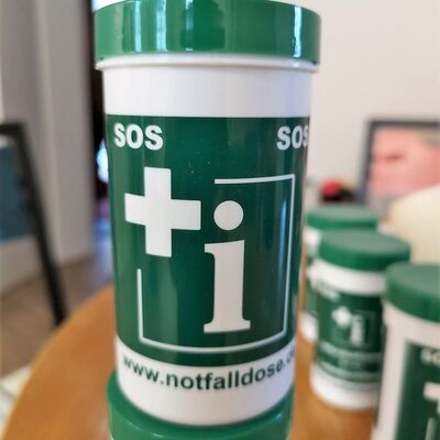 Grüne Notfalldosen