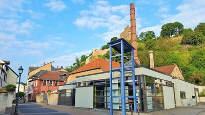 Ensemble von Neu- und Altbauten der KulturGießerei Saarburg