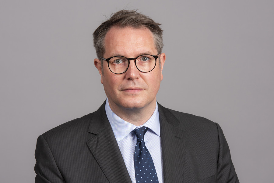 Portraitfoto Alexander Schweitzer